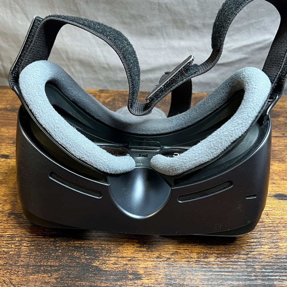Samsung SM-R324 Gear VR By Oculus With Controller Black (Missing Visor) 2018
