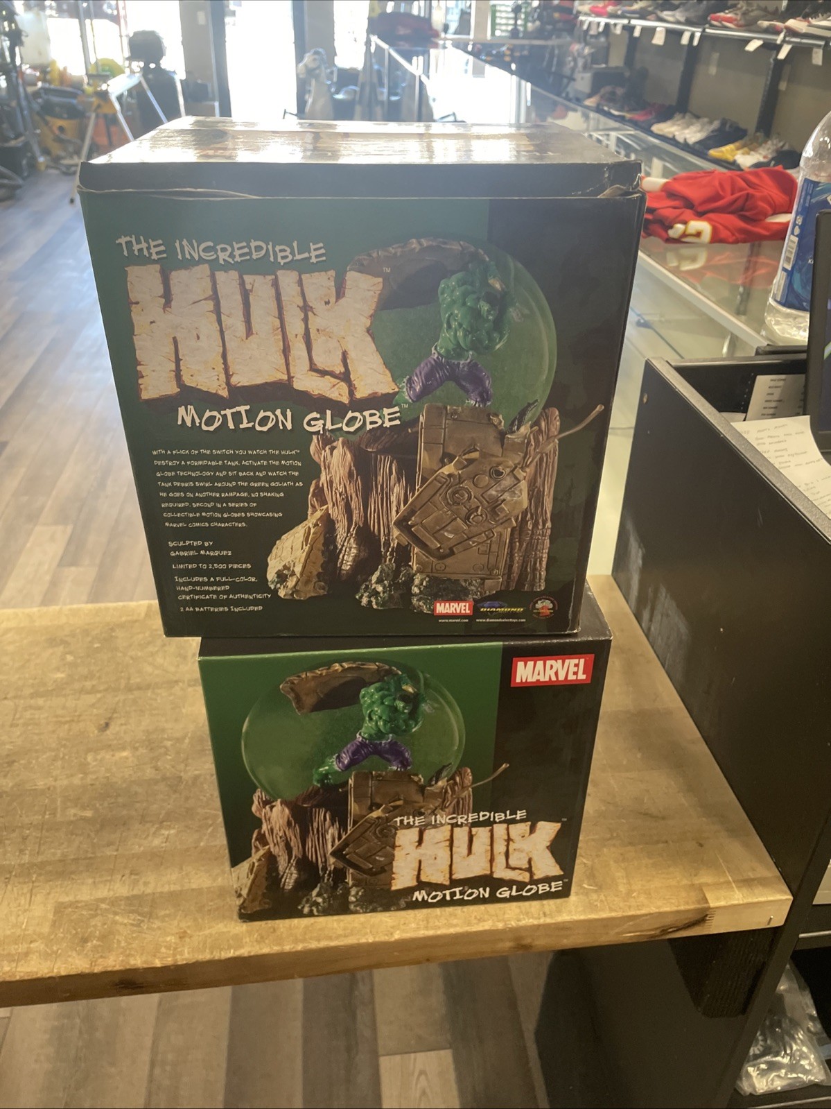 Incredible Hulk Marvel Comics Movie Motion Globe Statue New 2004 Possible Defect