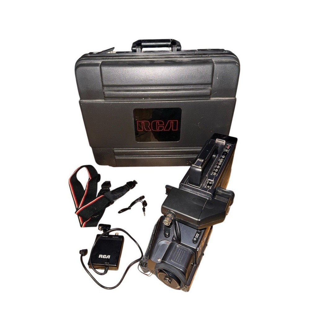 RCA VHS HQ Camcorder Solid State Image Sensor w/ Hard Case & Accessories vintage