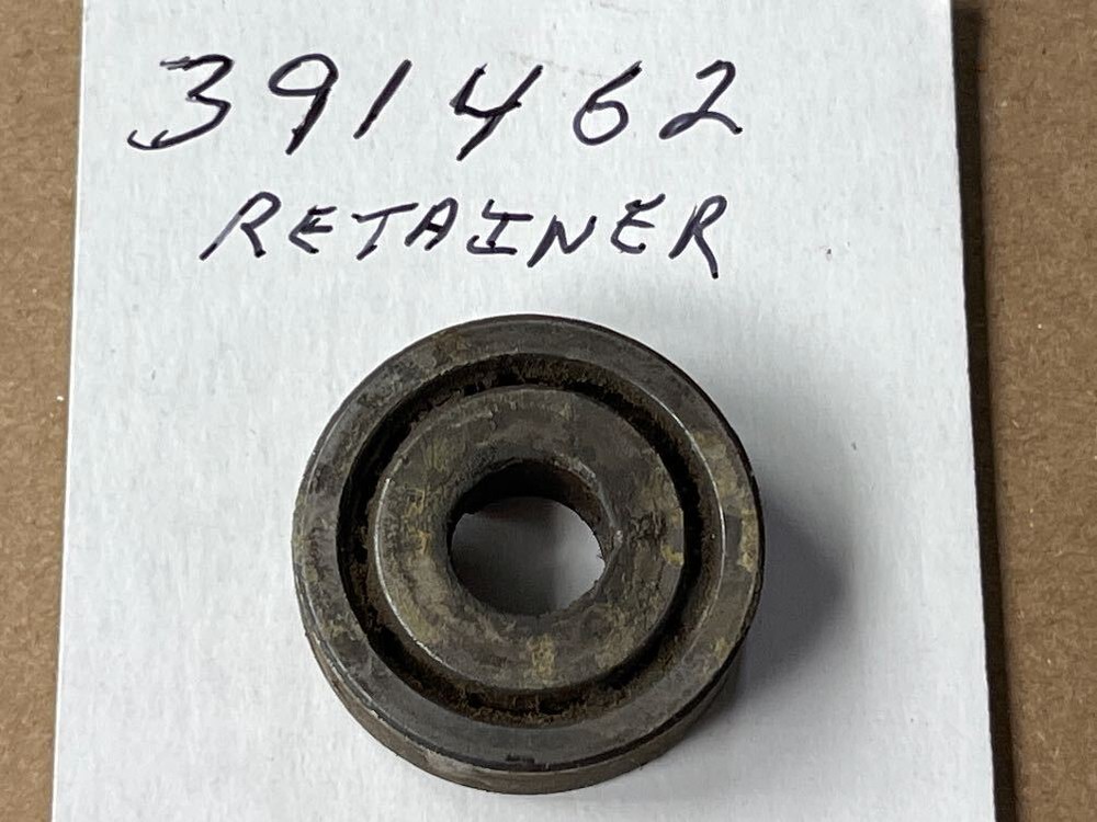 Briggs & Stratton 391462 RETAINER