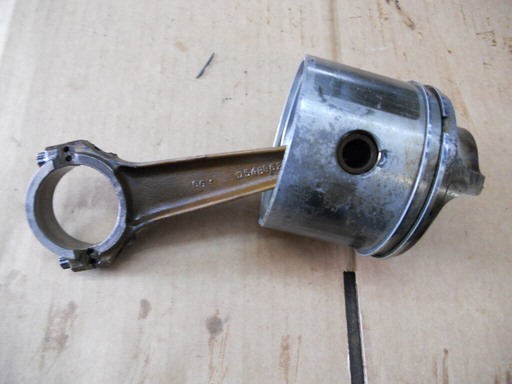 Johnson Evinrude 100-112-115 Piston 396588 Connecting Rod 392591