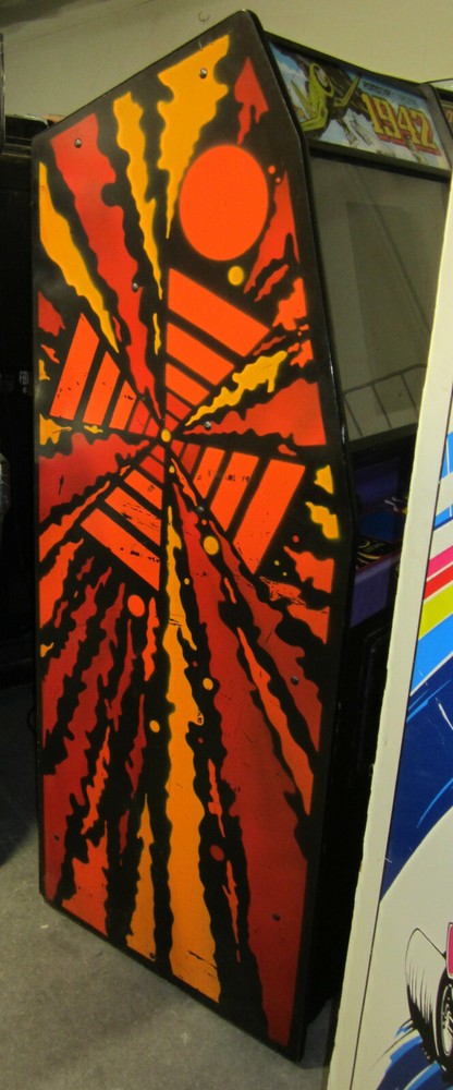 1942 ARCADE MACHINE by CAPCOM 1984 (Excellent Condition) *RARE*