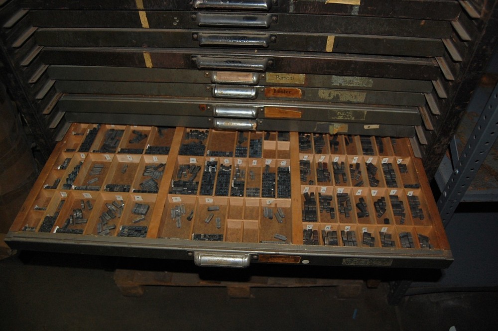 Type cabinet 24 draws bookbinding hot stamping full with type