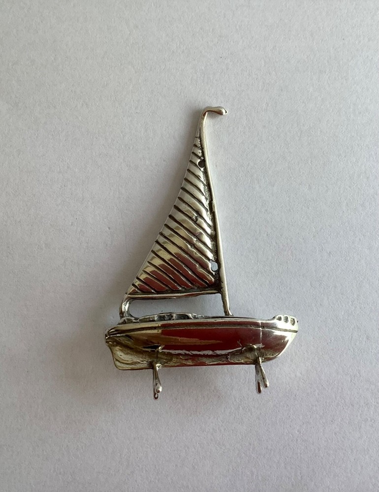 VINTAGE CONTINENTAL SOLID SILVER MINIATURE SAILING BOAT