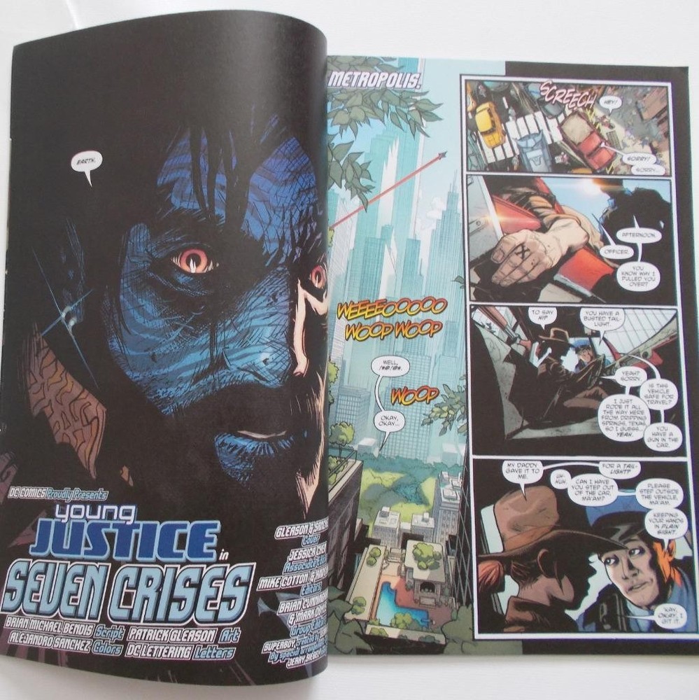 Young Justice Comic Promo Lot DC Comics Button Pins SDCC Comic Con