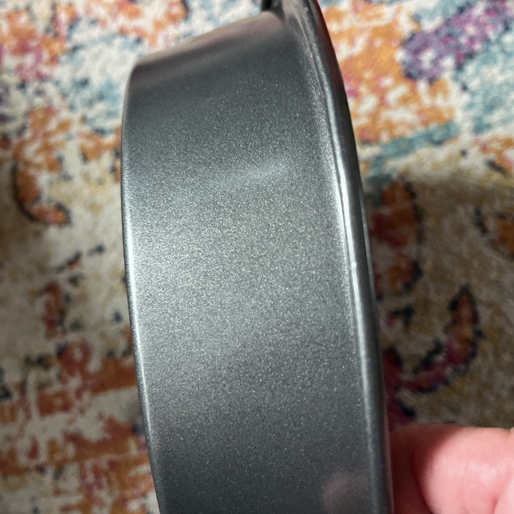 wilton Holiday Pan NWT 9” x 2”