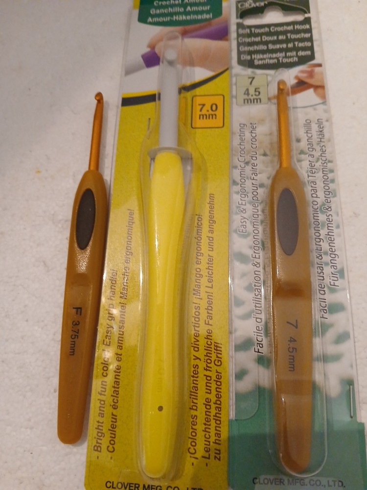 Clover Crochet hooks 3 different sizes 2 new