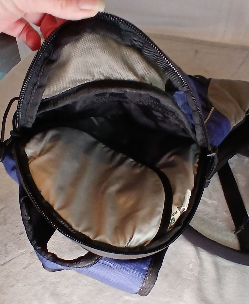 EMS Eastern Mountain Sports Hydration Backpack with 2L Bladder Insulated