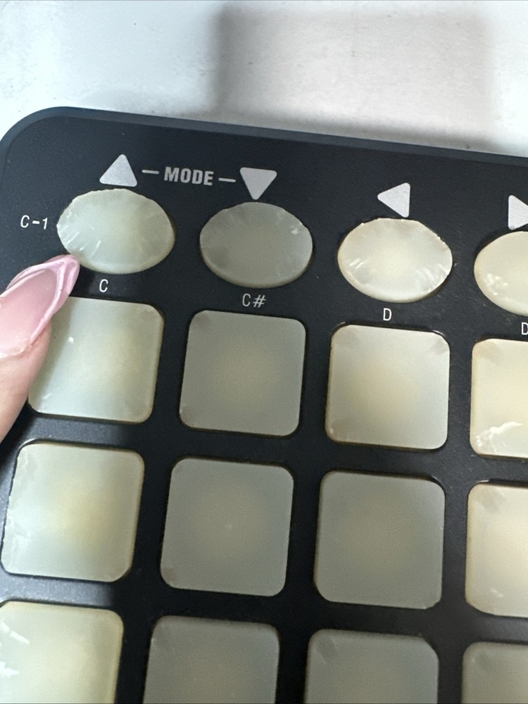 Behringer CMD TOUCH TC64 Clip Launch Controller 64 button MIDI pad