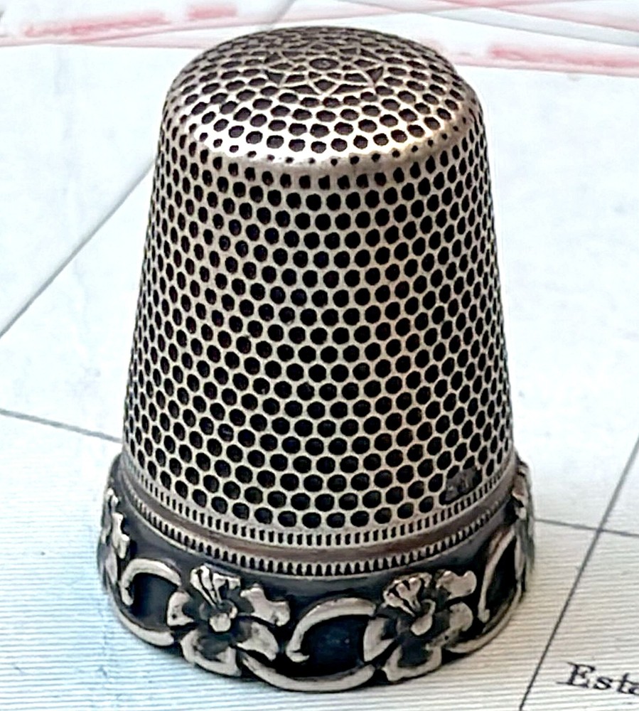 Antique 800 Silver Thimble w/"Flowered" Designed Guard on the Edge