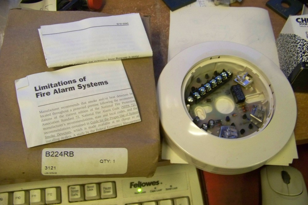 system sensor B224RB 6" Mounting Base with Built-in Relay