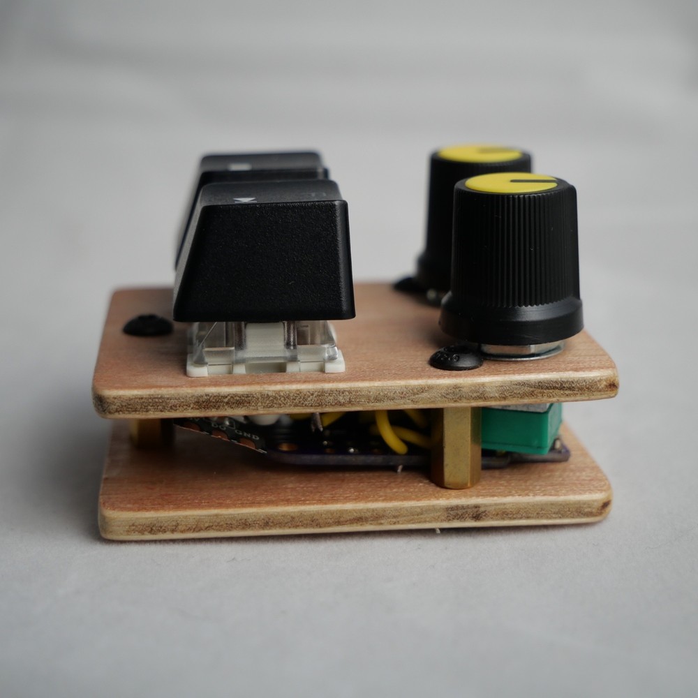 madMidiMini Compact Midi Controller with 2 Note Buttons 2 Potentiometers and LED