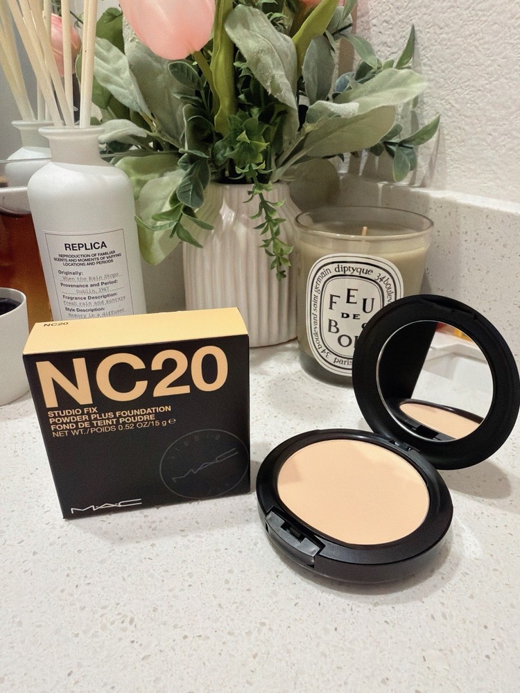 MAC Studio Fix Powder Plus Foundation - NC20 0.52oz NIB