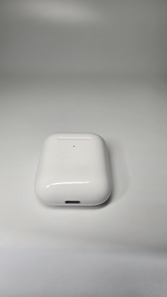 Apple AirPods 2nd Generation Charging Case - White (case only)(open box )