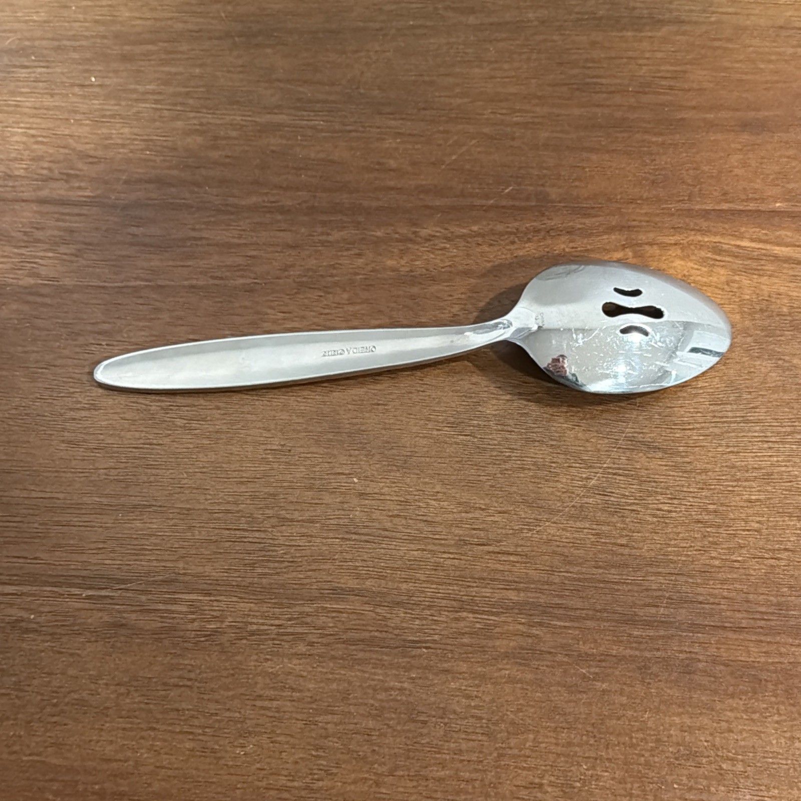 Rare ONEIDA Silver Serengeti (Stainless) 18/10 Slotted Serving Spoon. 2007.