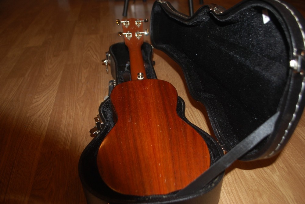 Mele Double Hole Ukulele With Case & Strap