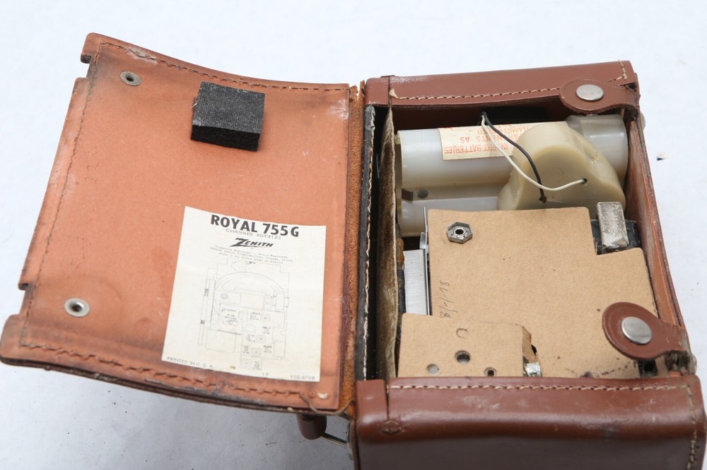 Zenith Deluxe Royal 755G with Brown Leather Case - MISSING KNOBS - GB1