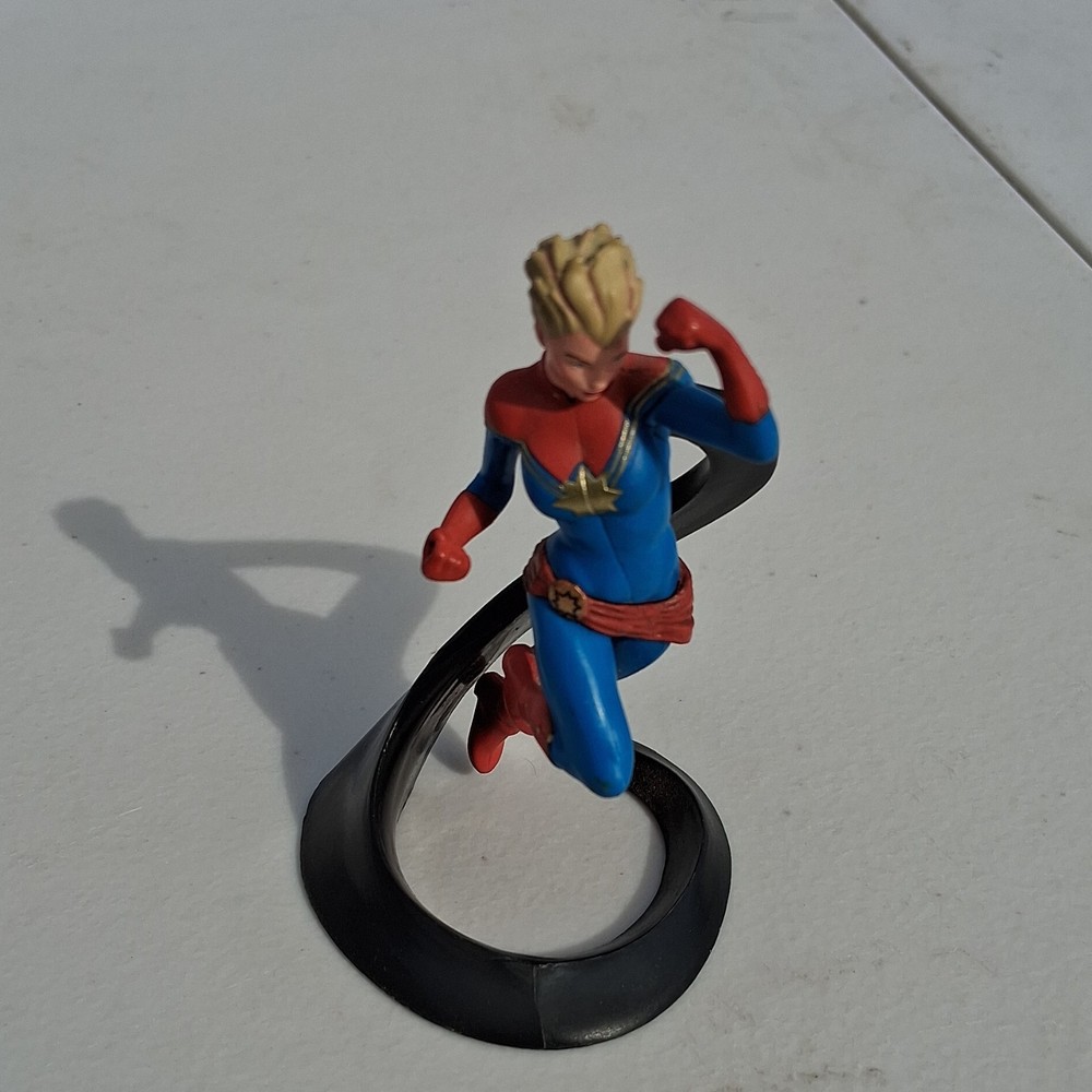 Marvel Captain Marvel Comic Book Heroes Plastic Multicolor Figurine