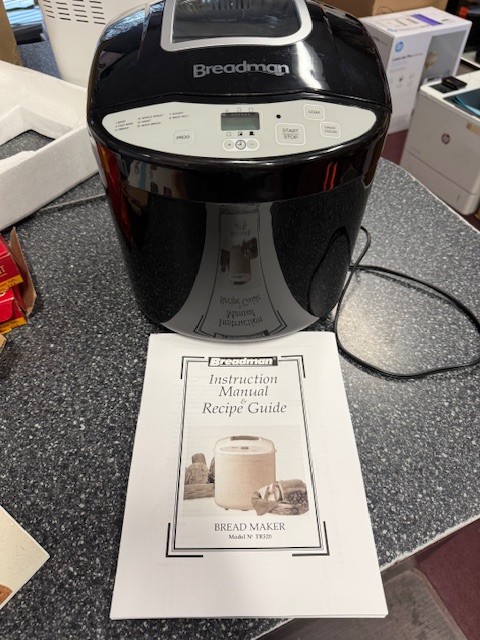 Breadman TR520: Programmable Bread Maker for 1, 1 ½ , and 2 lb. Loaves - Black