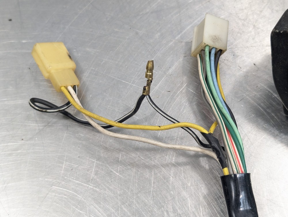 Suzuki GS650E GS650G 1981-1982 Left Side Blinker Switchbox Controller