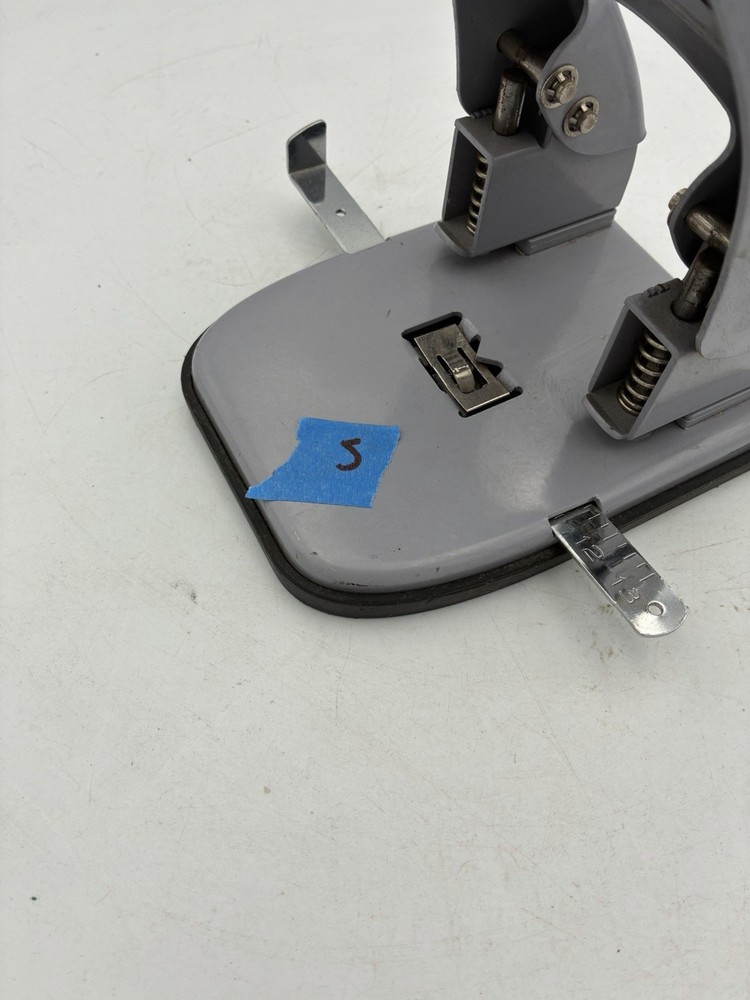 Heavy-Duty 2 Hole Punch 20 Sheets