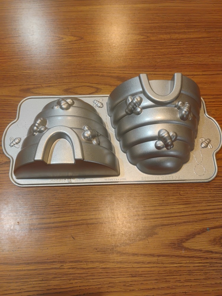 Nordic Ware Beehive Cake Pan 10-Cup 2.4L