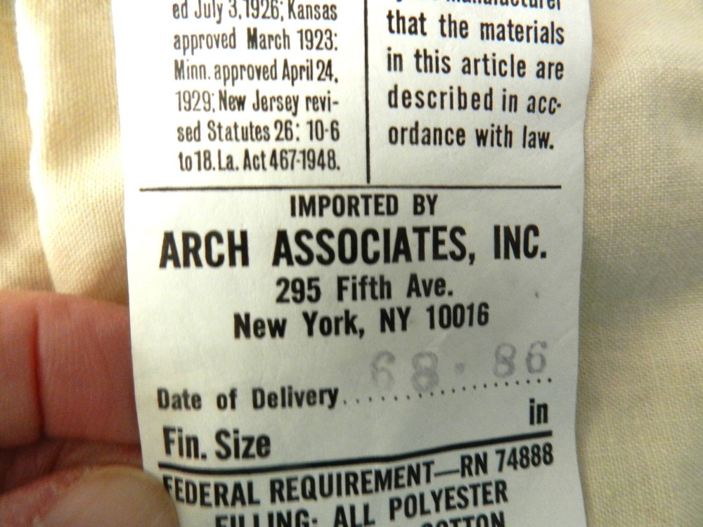NOS Arch Quilt, Twin, Never Used