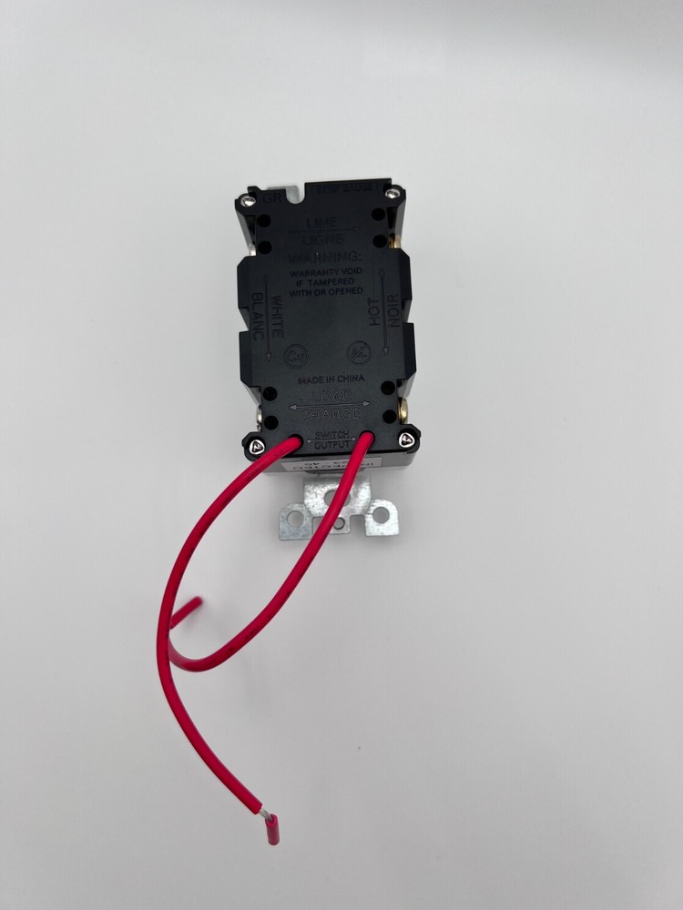 GFCI Combination Switch Tamper-Resistant Receptacle with LED Indicator, 15-Amp