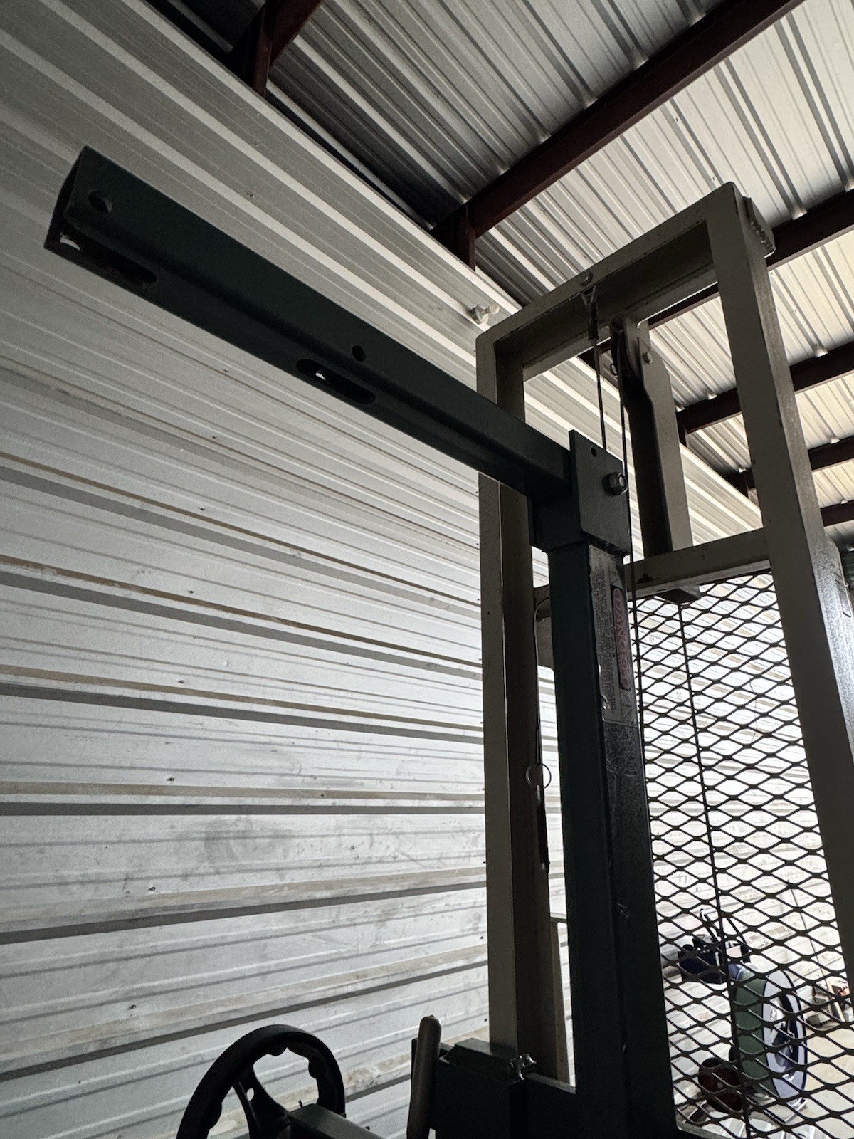 BEECH 1000 lbs Lift Truck GW-2006 For 15kv Gear