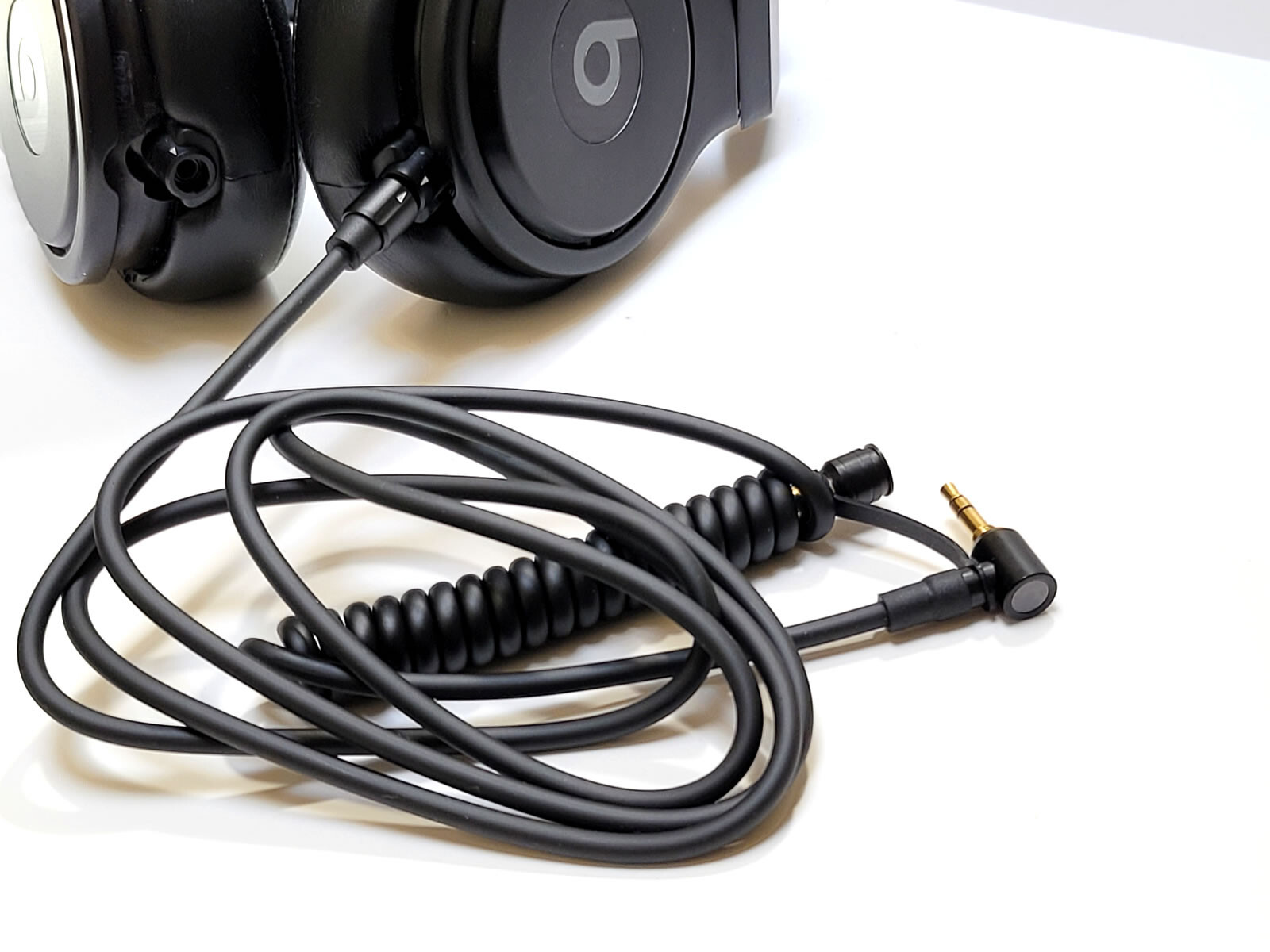 2 Coiled Audio Cables for BEATS PRO and BEATS PRO DETOX with Locking Function.