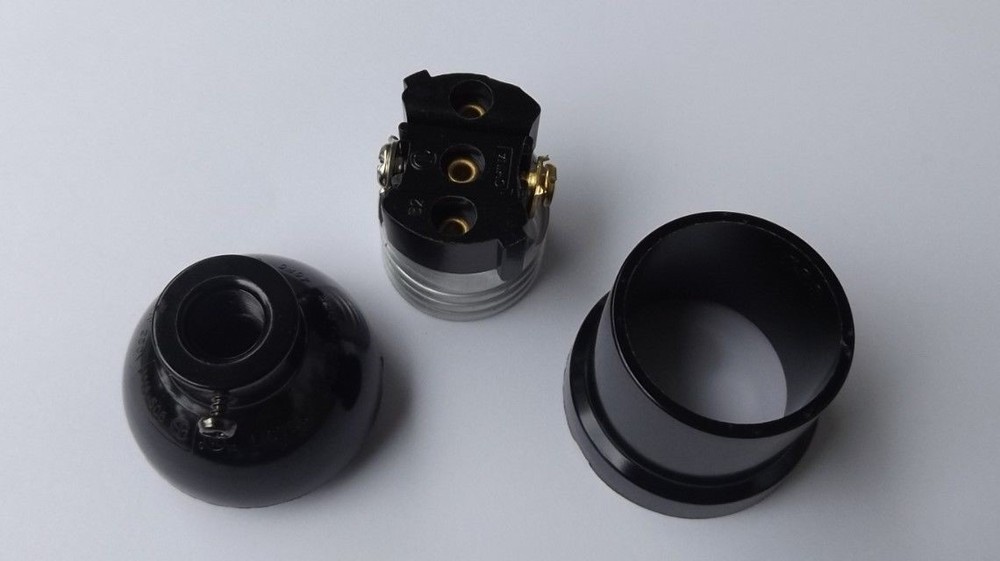 BLACK PLASTIC SHORT KEYLESS LAMP SOCKET E26 MEDIUM BASE 47675JB