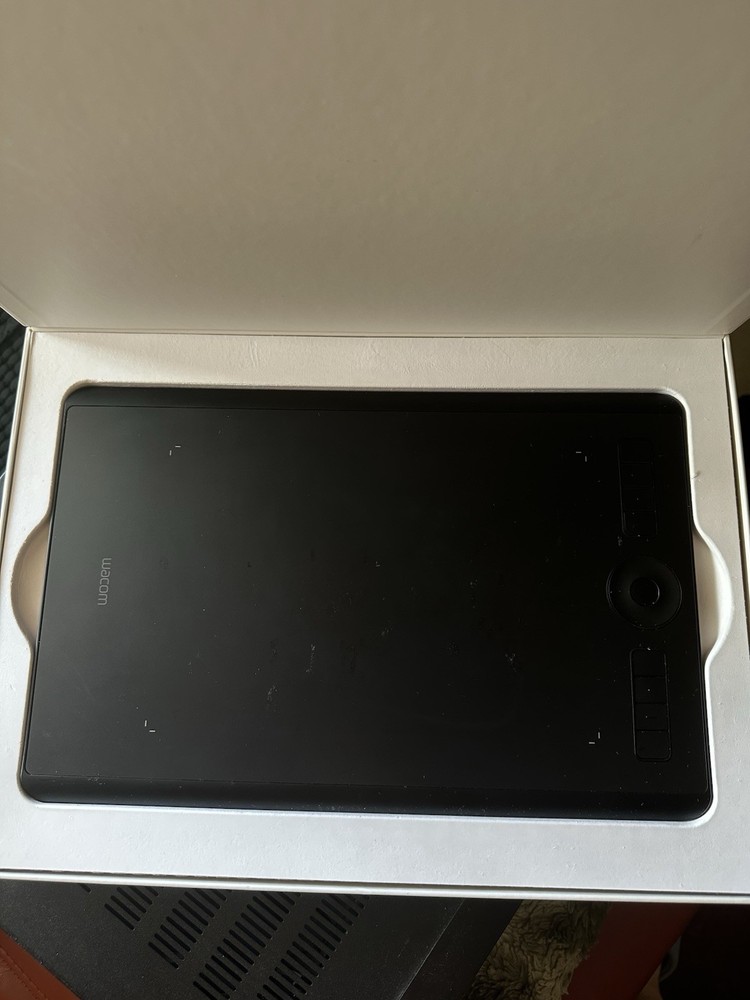 Wacom Intros Pro Medium Wireless Graphics Tablet in Box