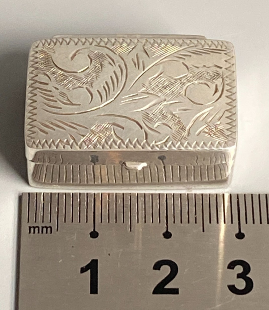 Vintage Mid Century Solid Silver Ornate Floral Scrollwork Hinged Snuff Pill Box