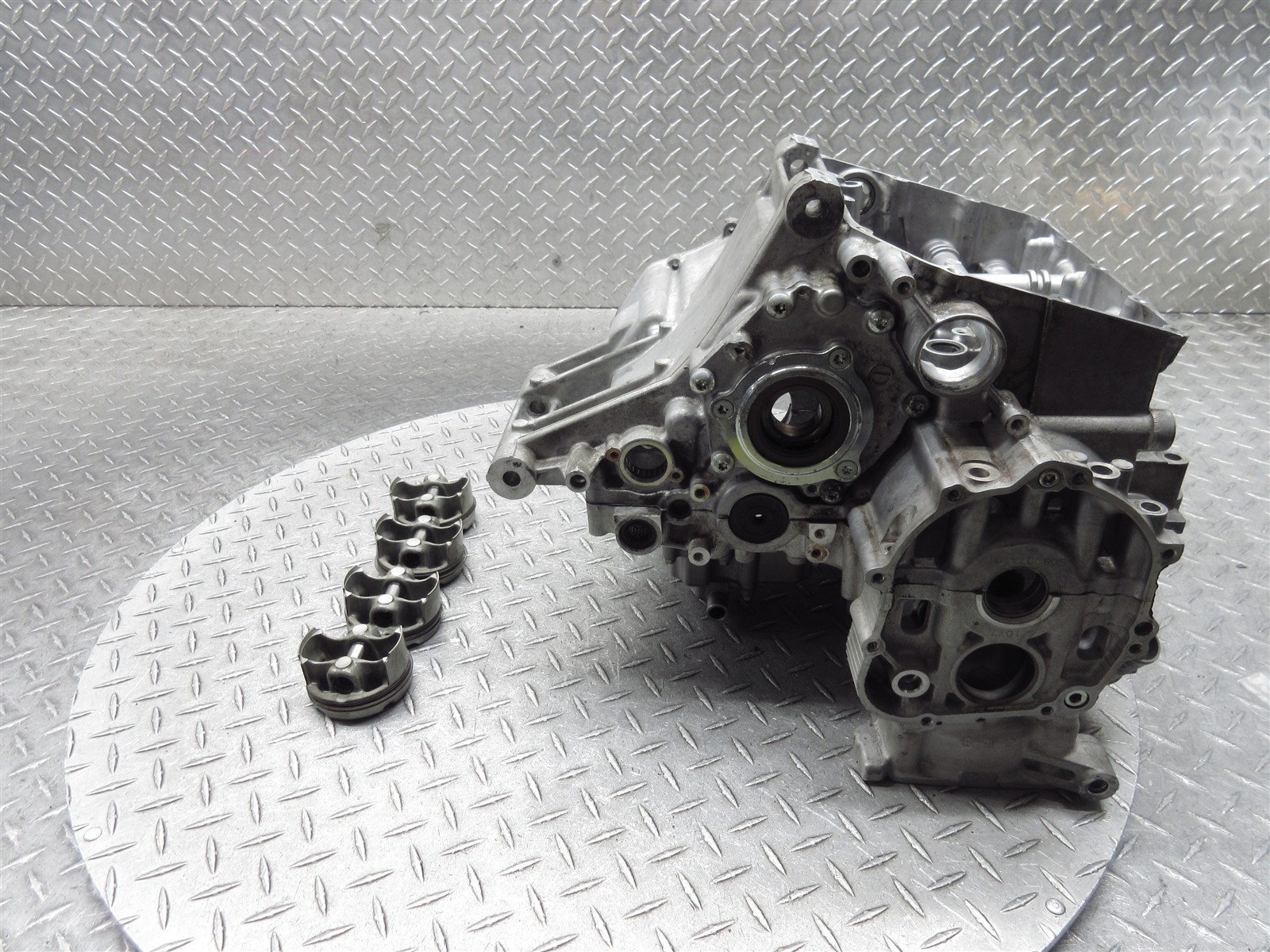 2008 08-09 Suzuki GSXR 600 GSXR600 Crankcase Case Engine Motor Block Piston Lot