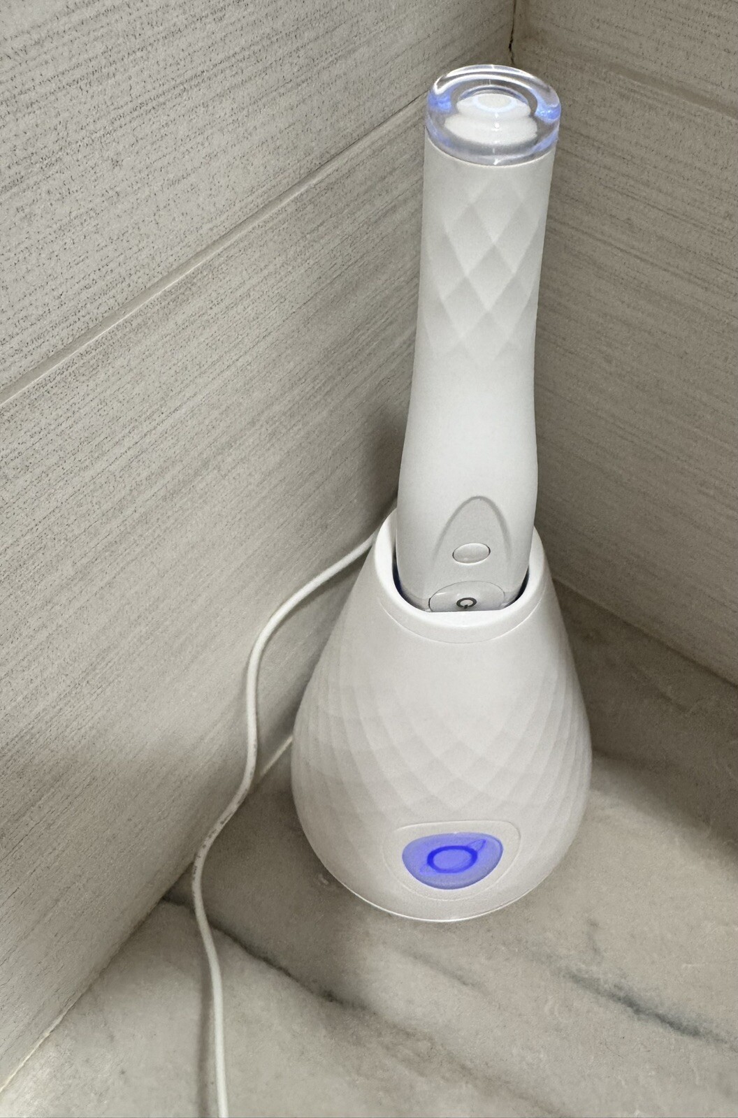 Tao Clean UMMA DIAMOND Sonic Toothbrush with UV Sanitizing Cleaning Station WHT