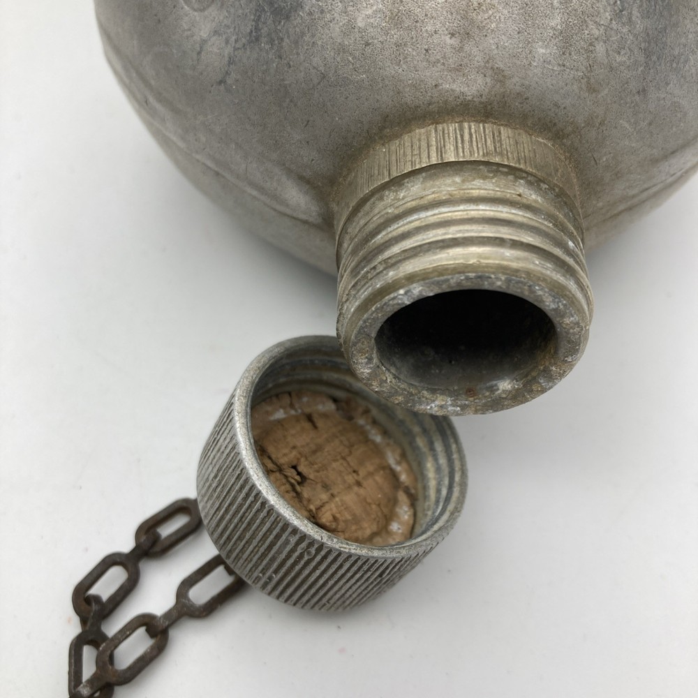 ORIGINAL WWII US ARMY INFANTRY A.G.M.CO. 1942 CANTEEN With Cover Attached Lid