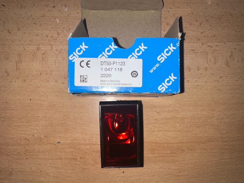 Sick DT50-P1123 medium range sensor 1047118