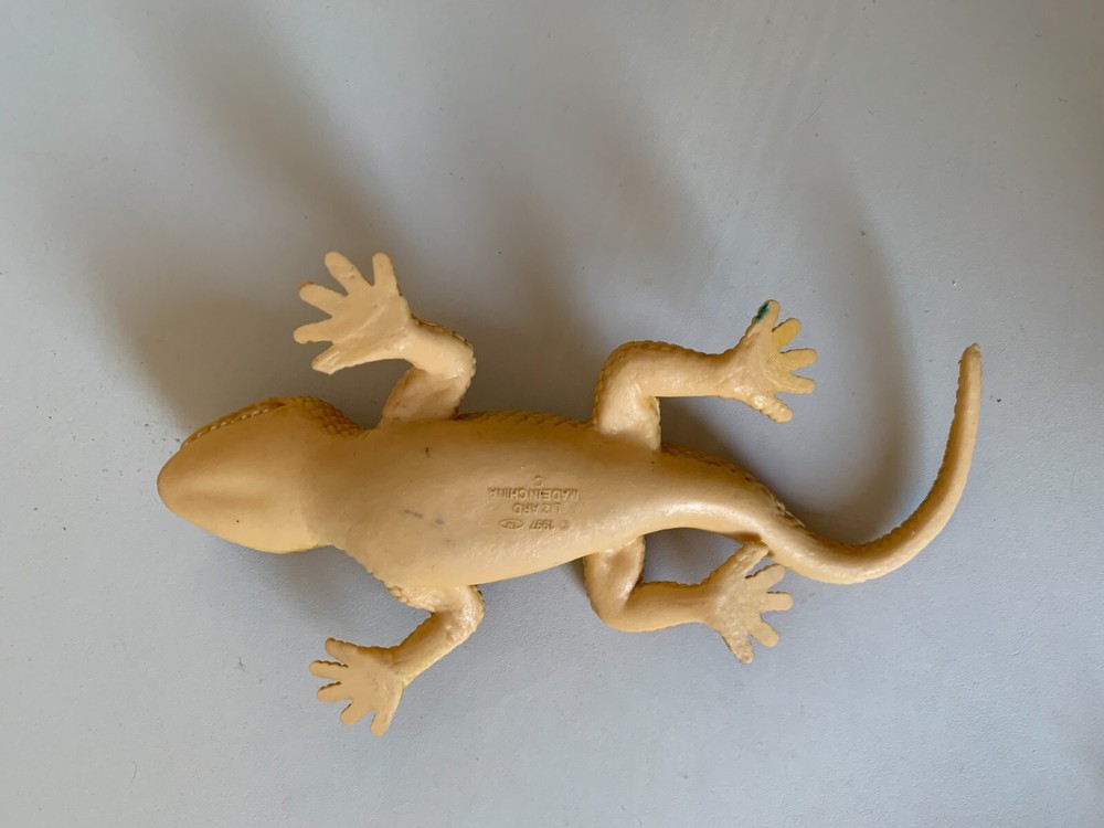 Vintage 1998 Yellow Long Lizard Figure Soft Plastic