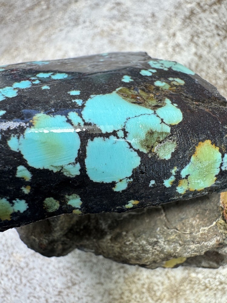 Stabilized hubei turquoise rough nice blue color with black matrix