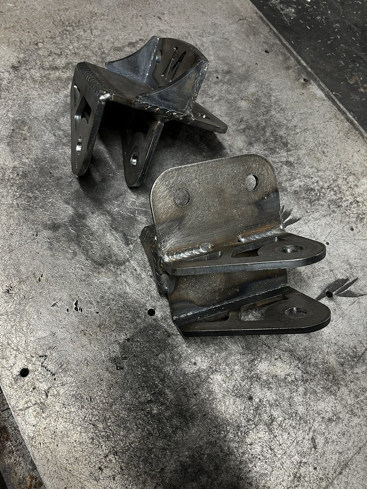 Offset Traction Bar Frame Mounts (5/8” Bolt Hole)