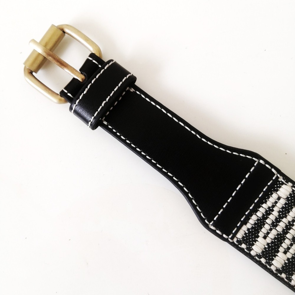 Leather dog collar is adjustable, suitable for medium-sized dogs, adjustable