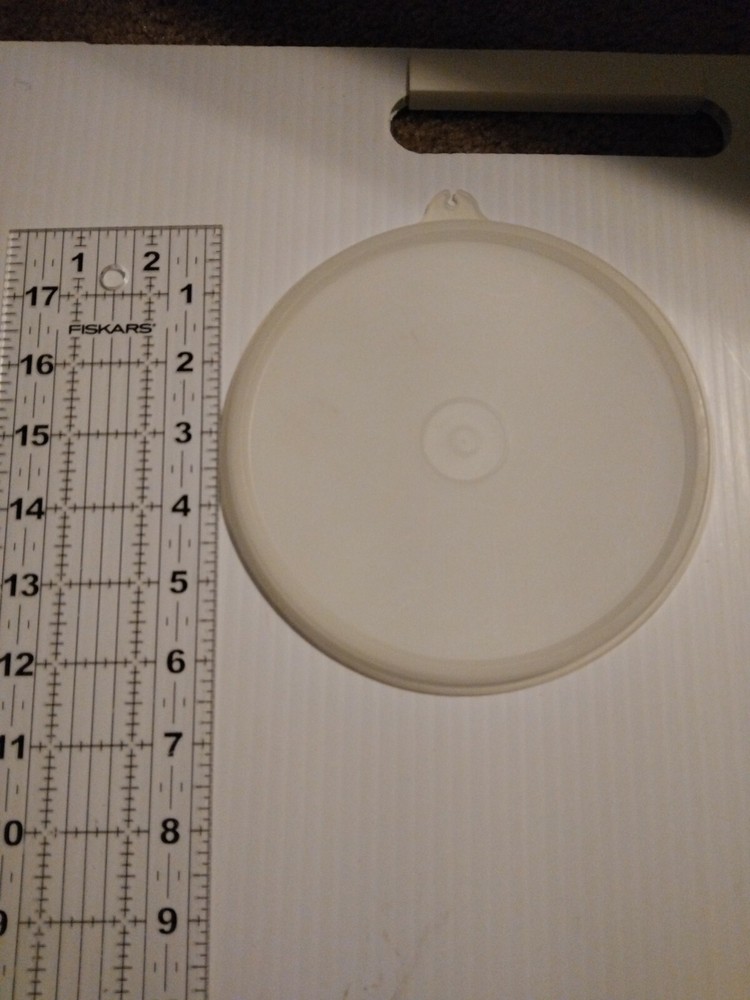 Tupperware lid 227