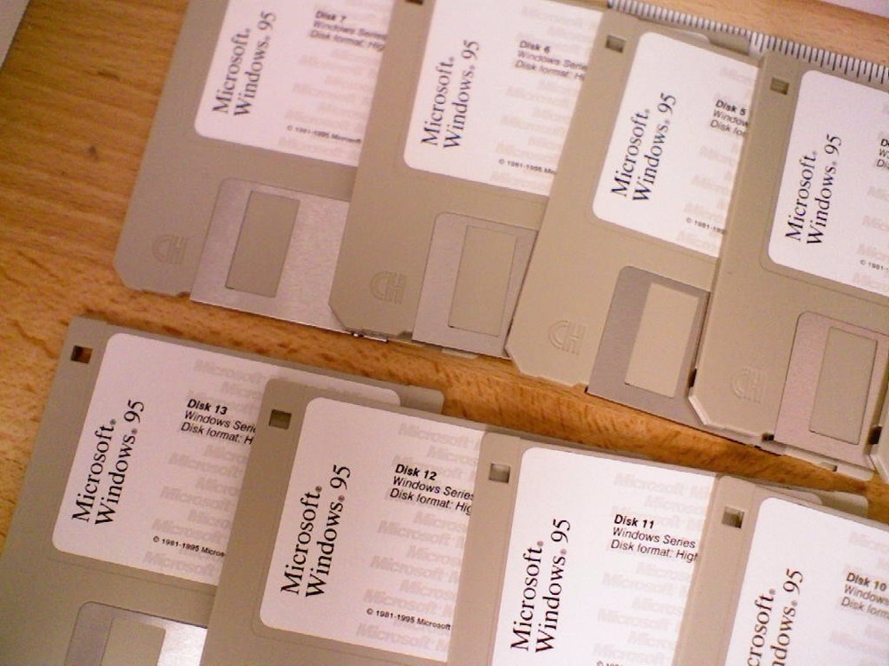 Full Version Microsoft Windows 95 OS 3.5" Floppy MS-DOS PCs 1995 USA HTF