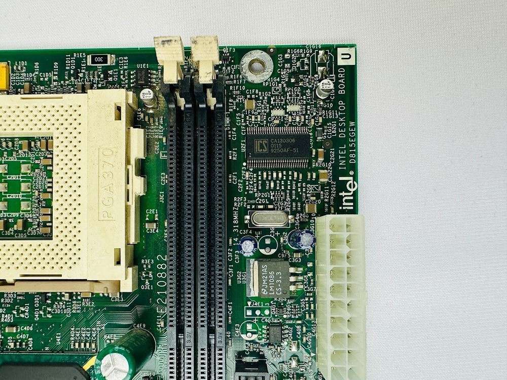 Intel D815EGEW Desktop Board