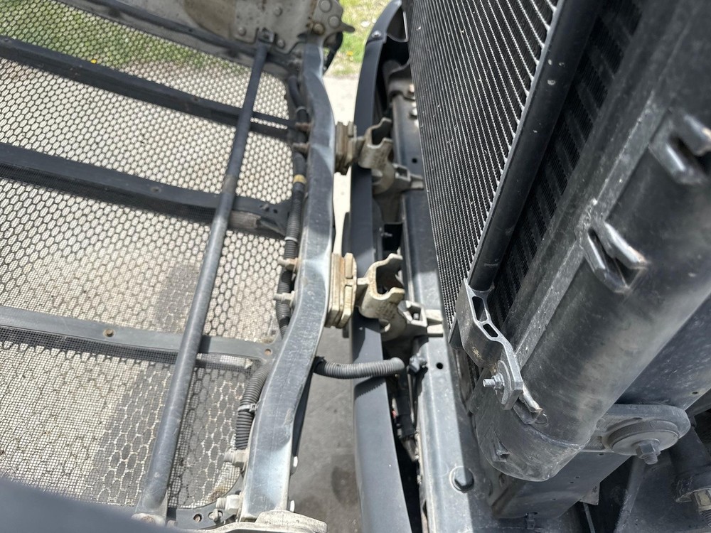 Peterbilt 579 Hood Hinge - Used