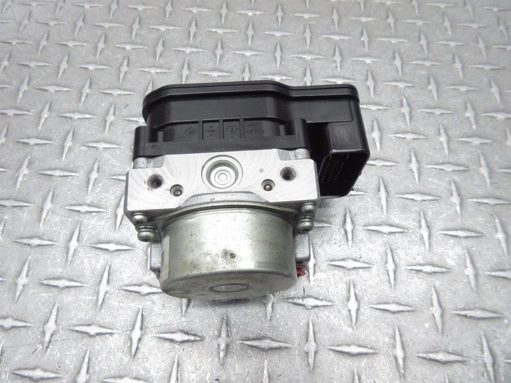 2014 13-16 Triumph 1050 Speed Triple ABS Brake Module Pump Control Unit