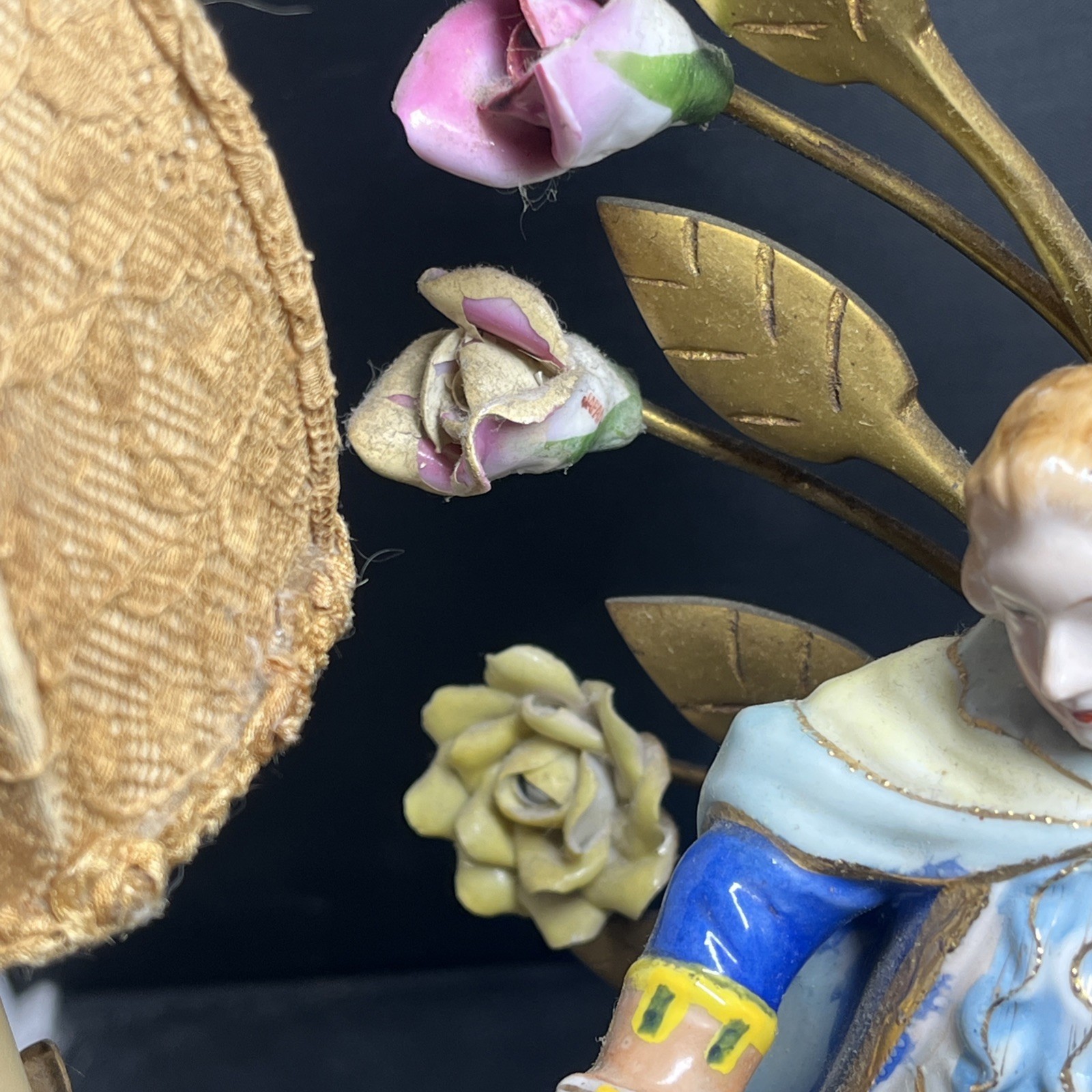 Antique Boudoir Porcelain Figurine/flower Lamp