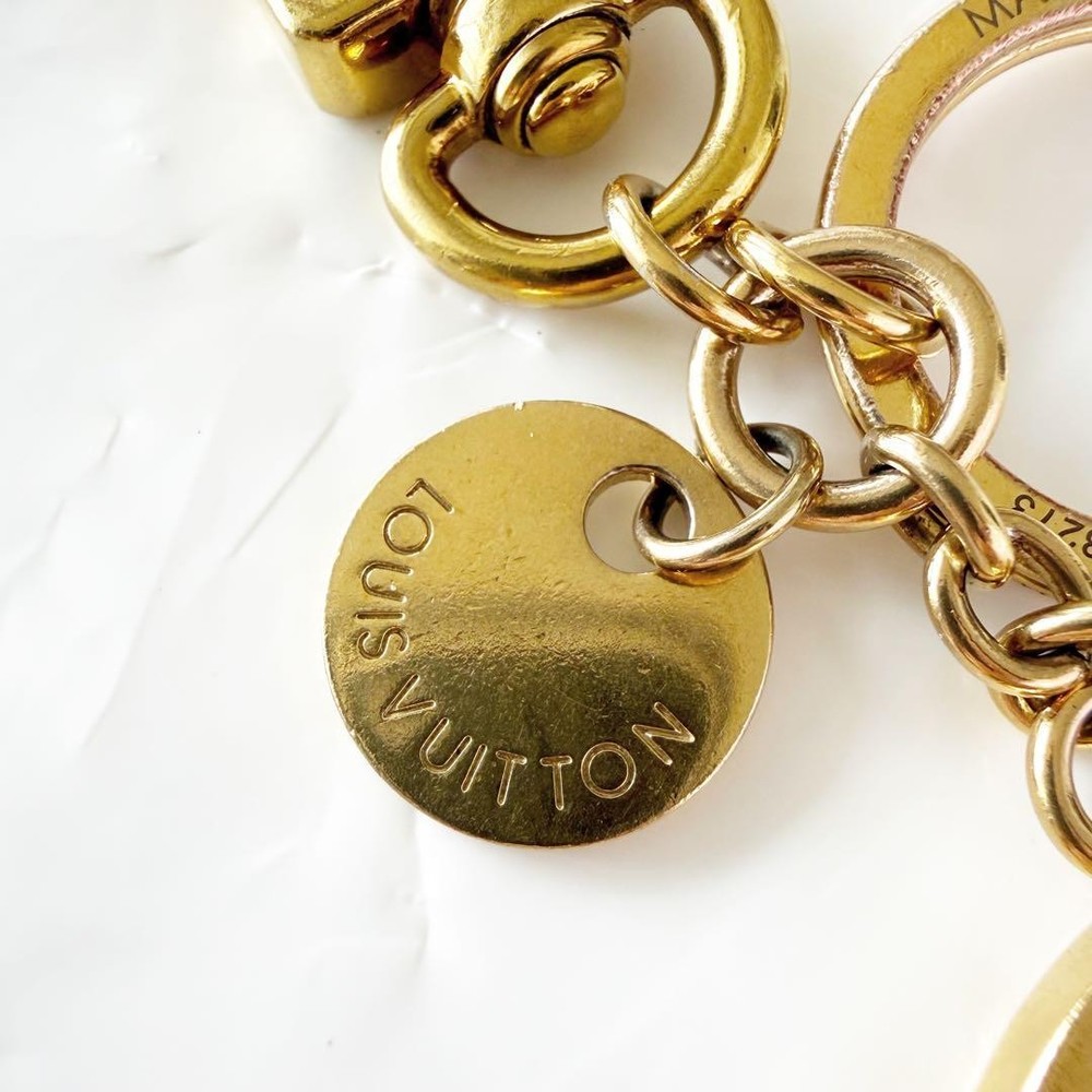 Louis Vuitton Bag Charm LV Circle Keyring