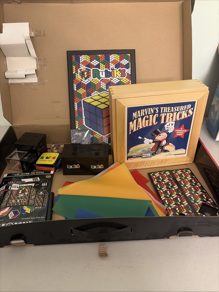 Fantasma Toys Rubik's Perplexing 300+ Magic Tricks Set