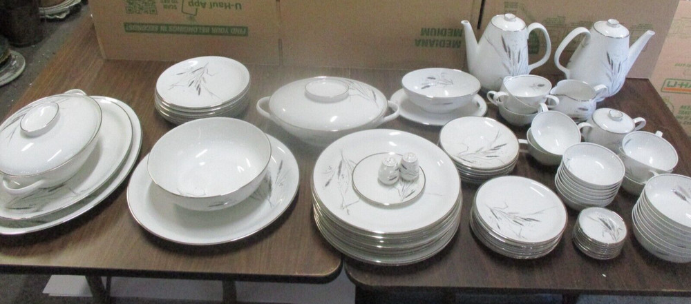 Ceres (Coupe) by EASTERLING 74 Piece Set Service for 8